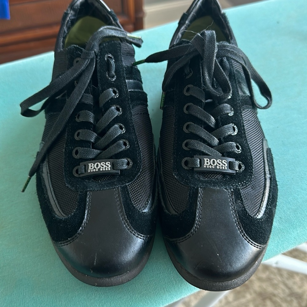 Men shoes use normally looks brand new brand Hugo boss size 10